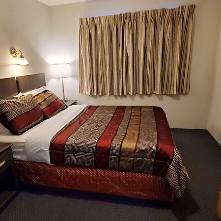 Travelodge By Wyndham Mcbride Bagian luar foto