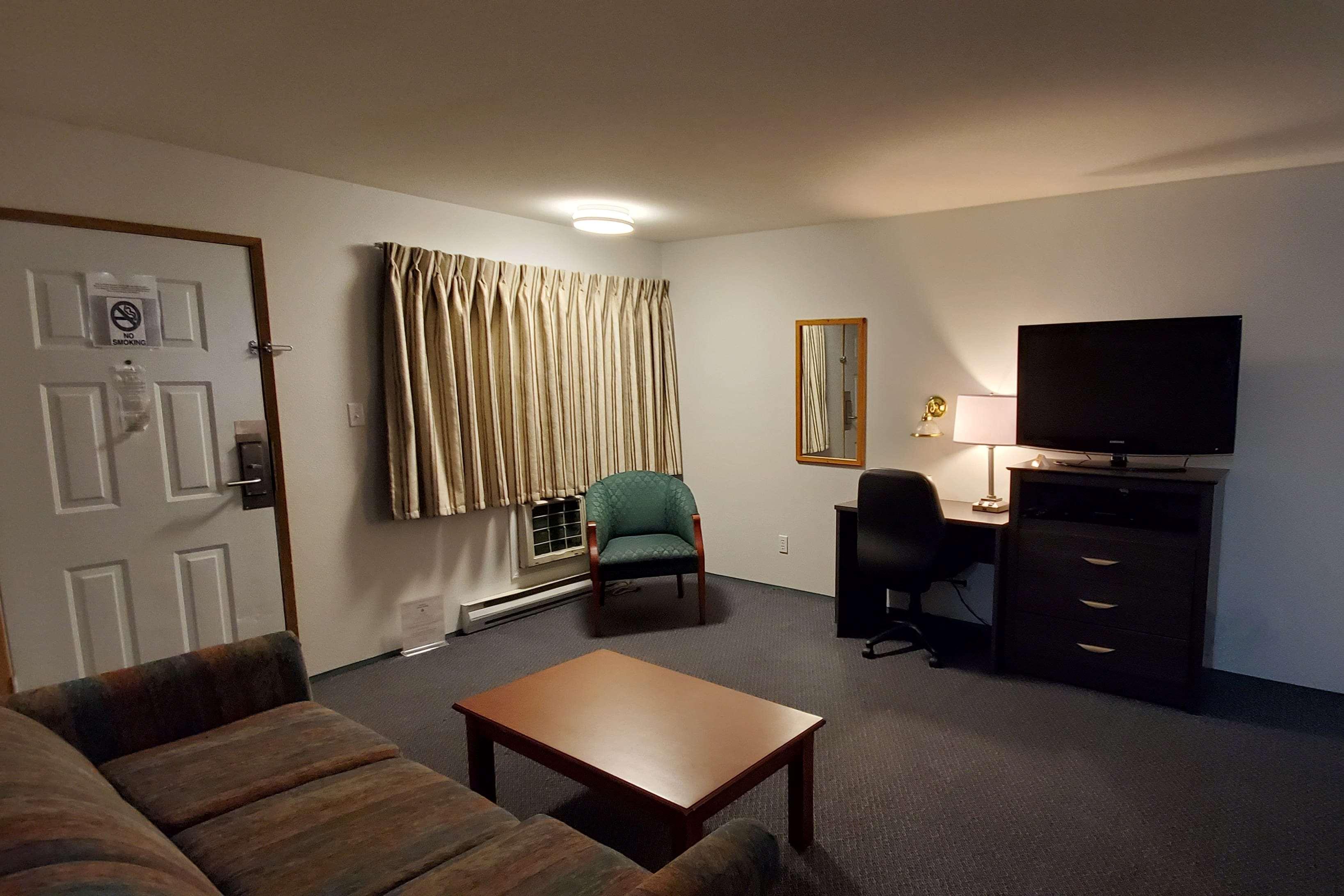 Travelodge By Wyndham Mcbride Bagian luar foto