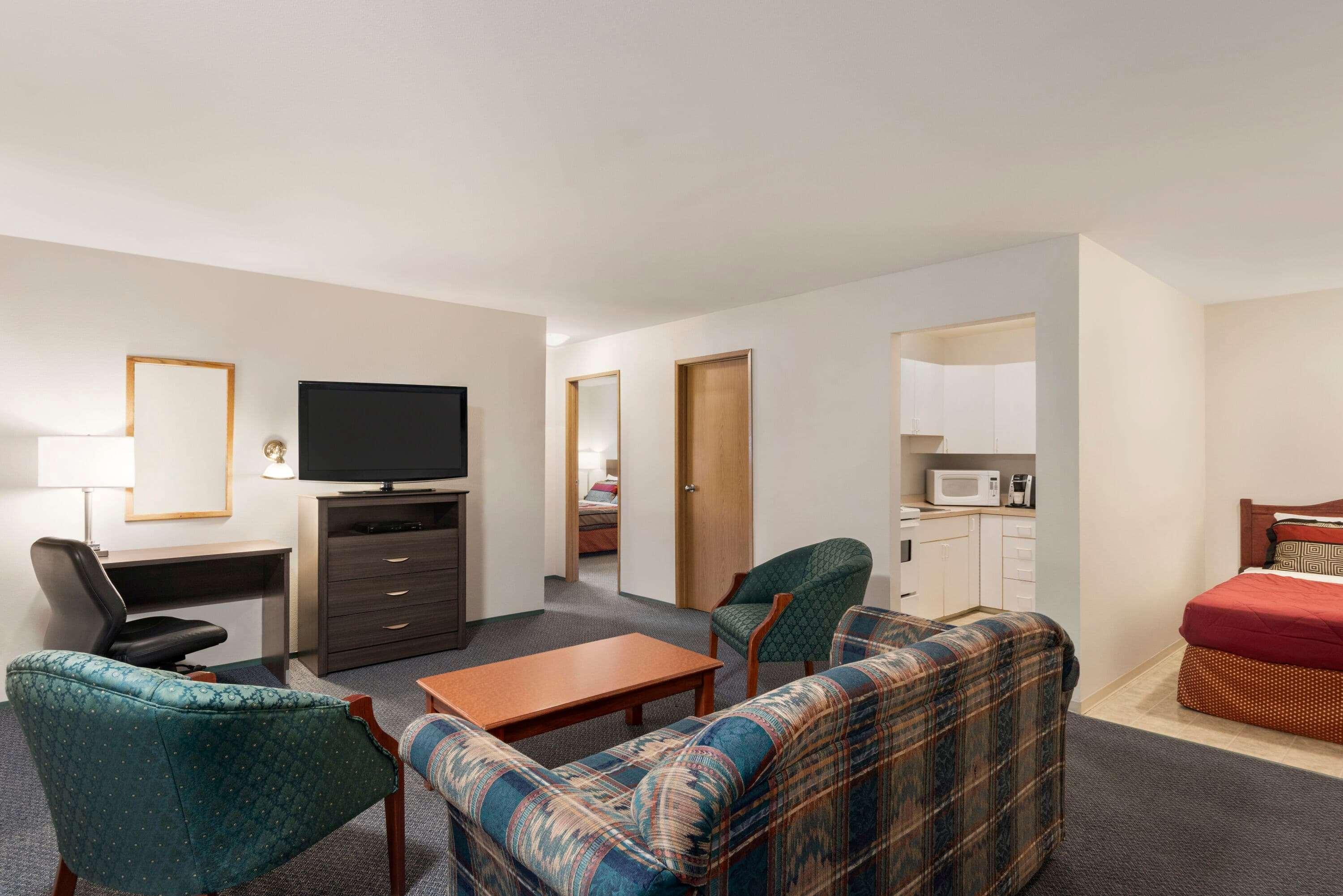 Travelodge By Wyndham Mcbride Bagian luar foto