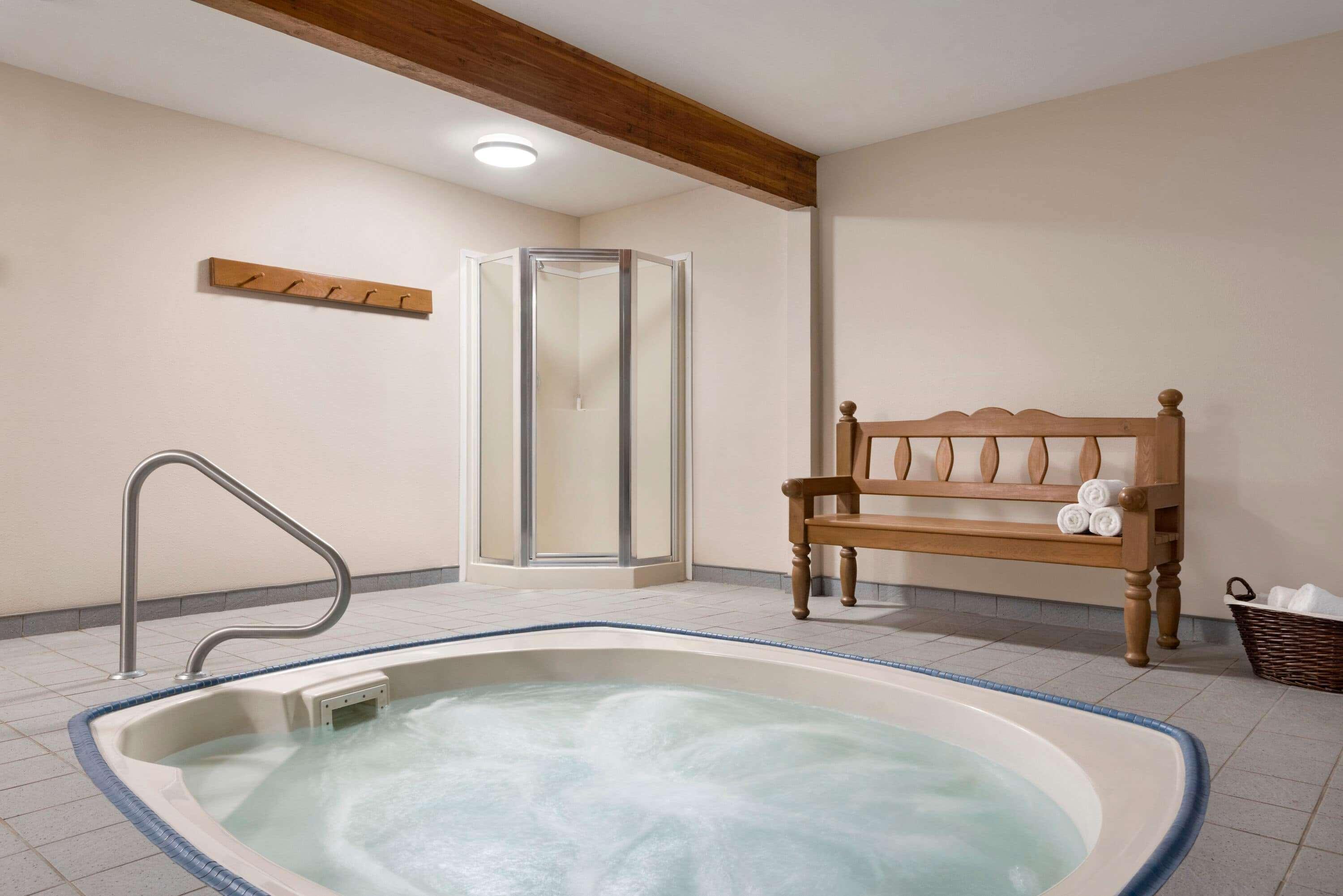 Travelodge By Wyndham Mcbride Bagian luar foto