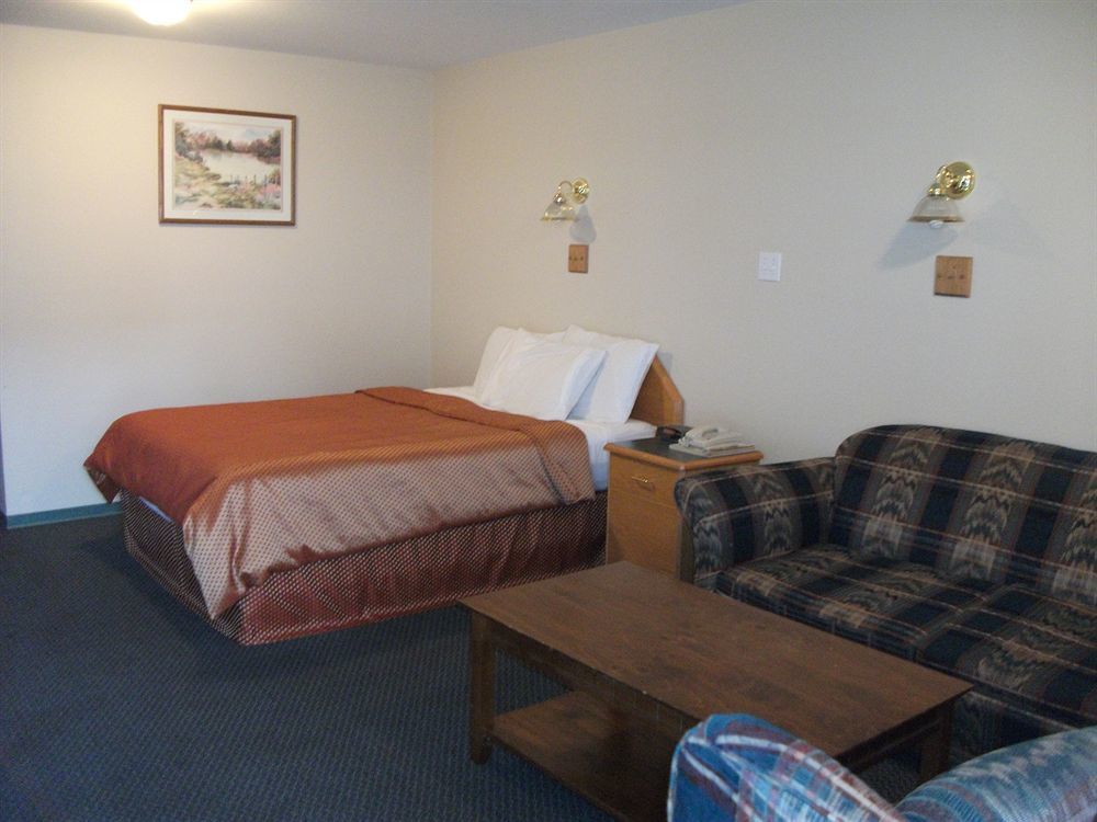 Travelodge By Wyndham Mcbride Bagian luar foto