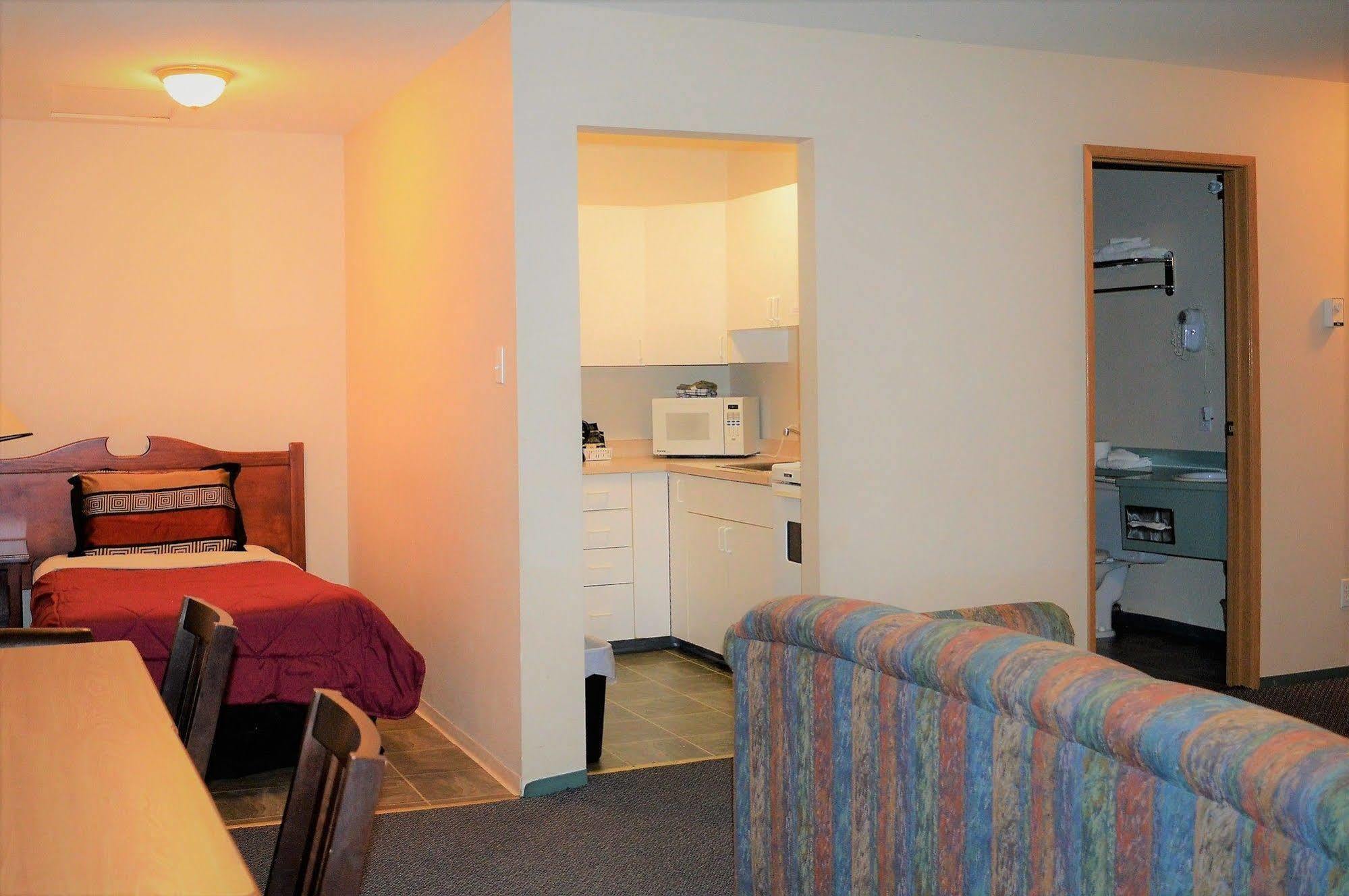 Travelodge By Wyndham Mcbride Bagian luar foto