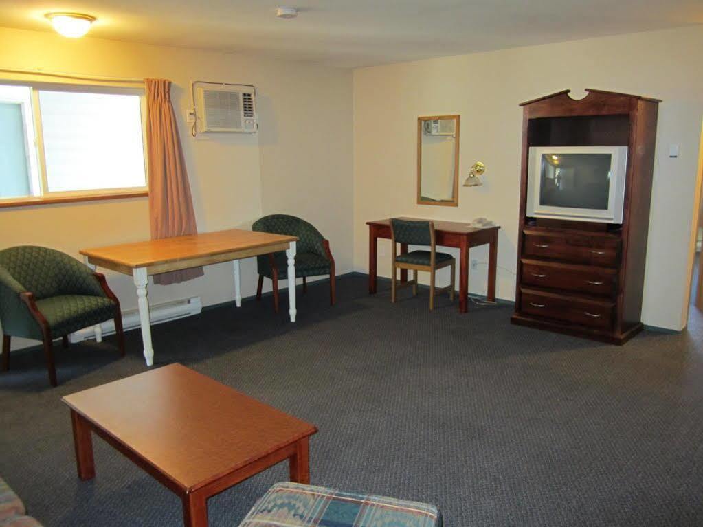 Travelodge By Wyndham Mcbride Bagian luar foto