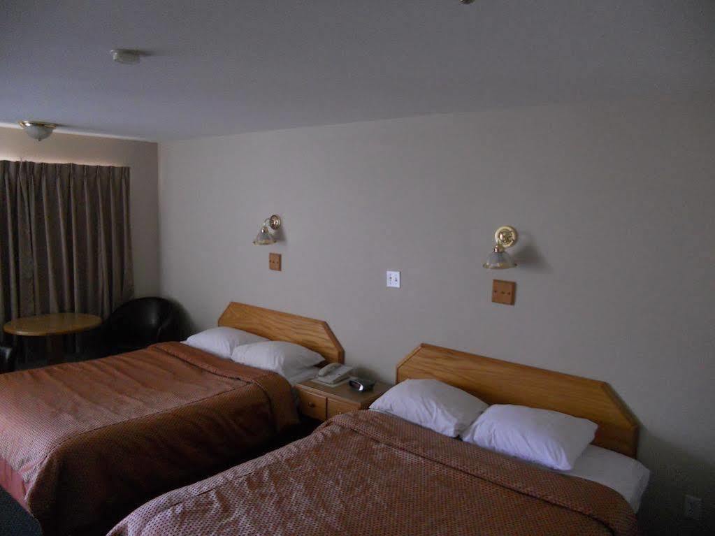 Travelodge By Wyndham Mcbride Bagian luar foto